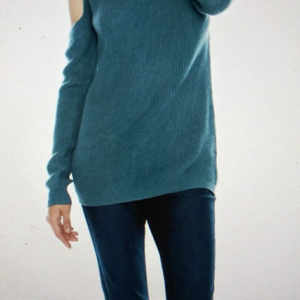 Cold Shoulder Sweater - Picture 5 of 8